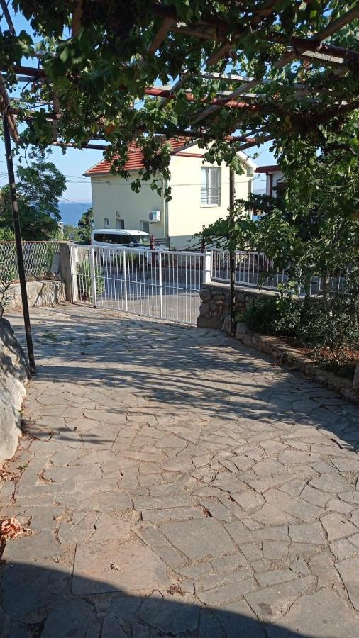 Apartments Happy Day Karlobag Exterior photo